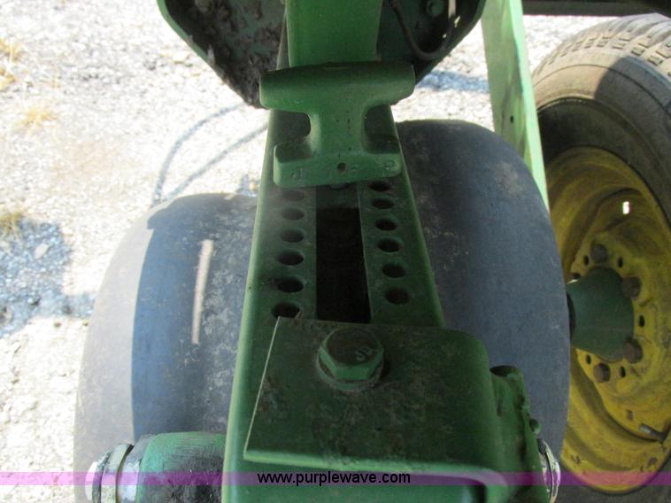 image for item H3281 John Deere 7000 planter