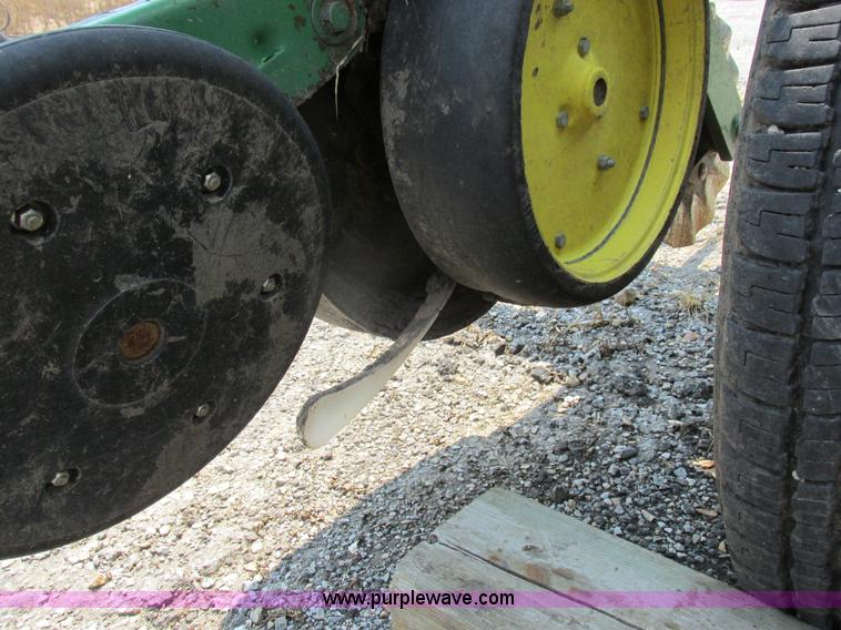 image for item H3281 John Deere 7000 planter