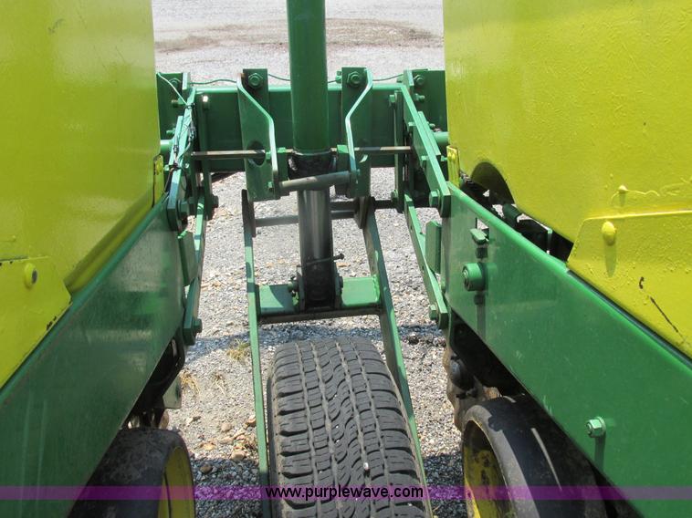image for item H3281 John Deere 7000 planter