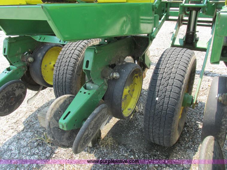 image for item H3281 John Deere 7000 planter