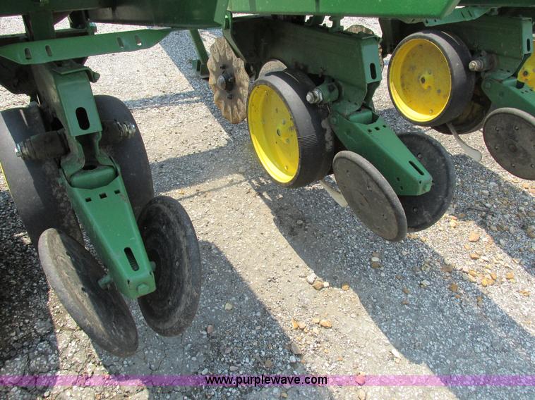 image for item H3281 John Deere 7000 planter