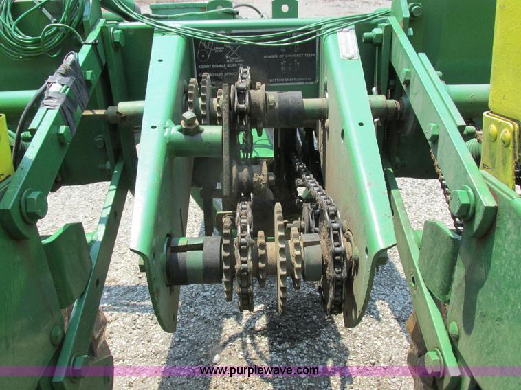 image for item H3281 John Deere 7000 planter