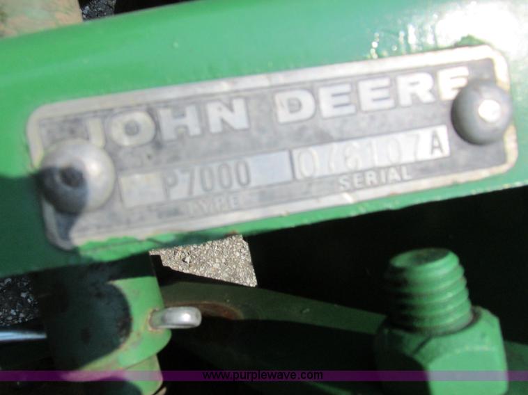 image for item H3281 John Deere 7000 planter