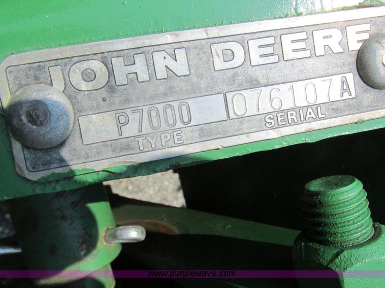 image for item H3281 John Deere 7000 planter