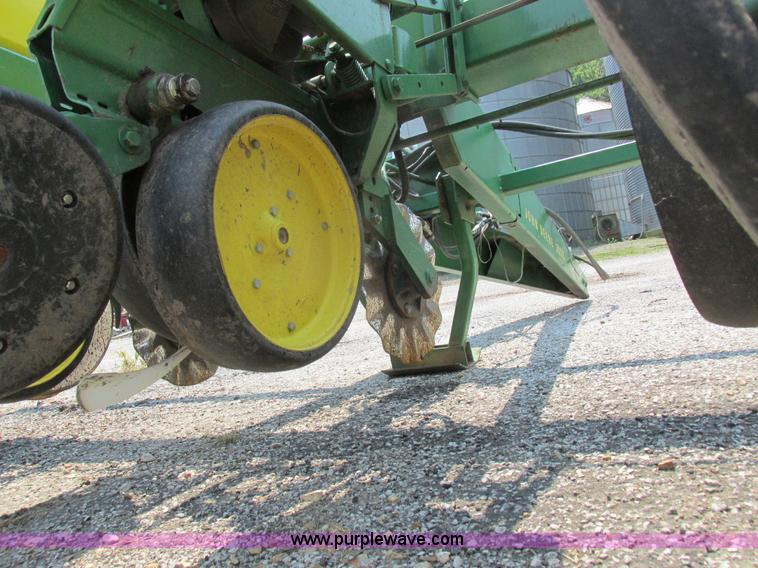 image for item H3281 John Deere 7000 planter
