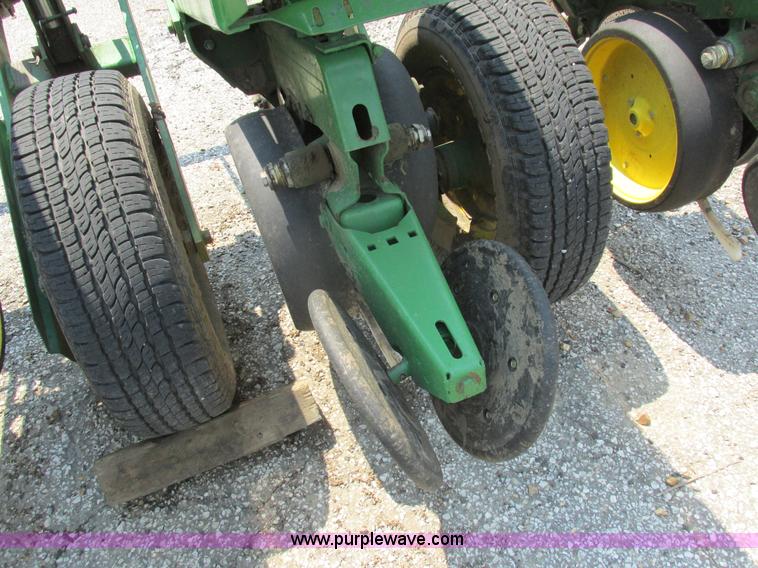 image for item H3281 John Deere 7000 planter