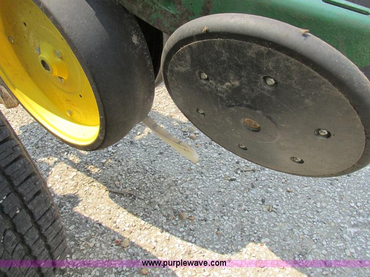 image for item H3281 John Deere 7000 planter
