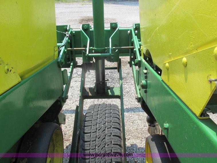 image for item H3281 John Deere 7000 planter