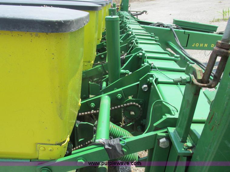 image for item H3281 John Deere 7000 planter