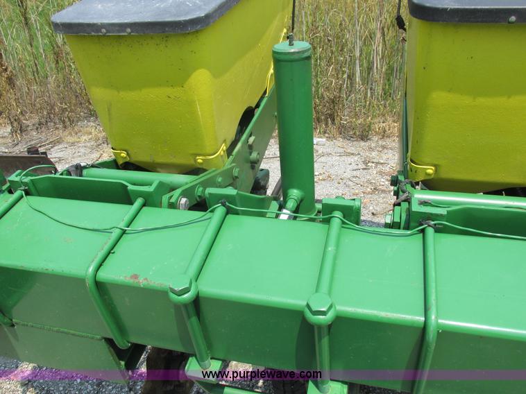 image for item H3281 John Deere 7000 planter