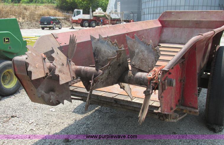 image for item H3283 New Holland 327 manure spreader