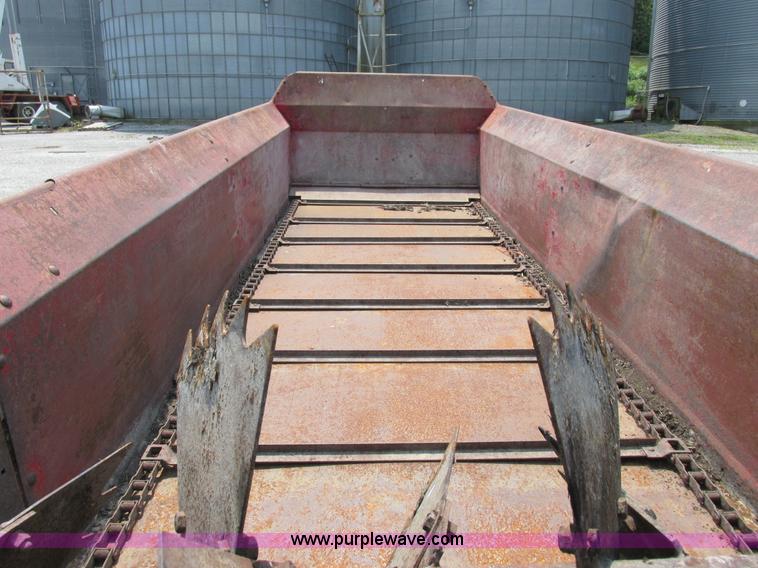 image for item H3283 New Holland 327 manure spreader