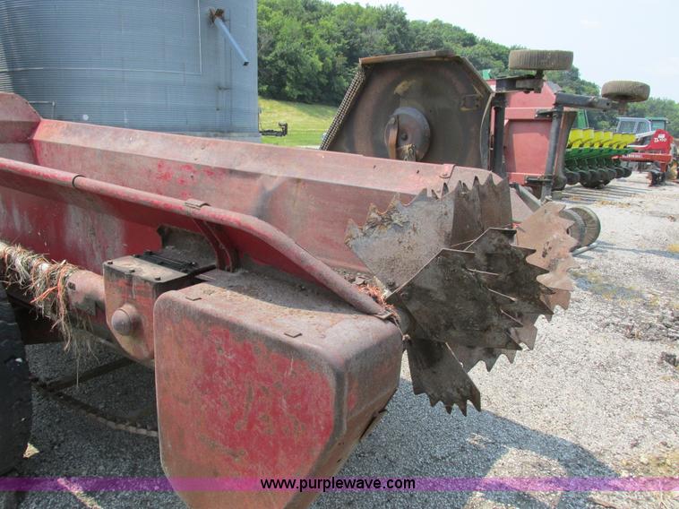 image for item H3283 New Holland 327 manure spreader