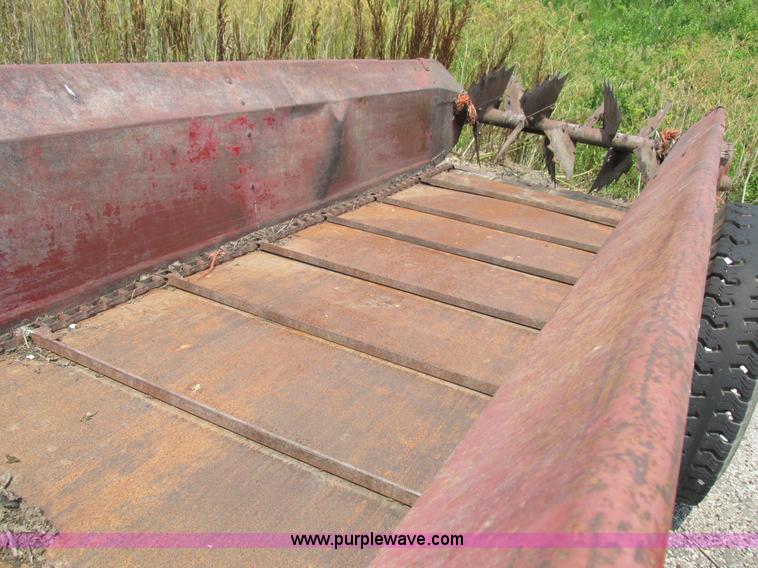 image for item H3283 New Holland 327 manure spreader