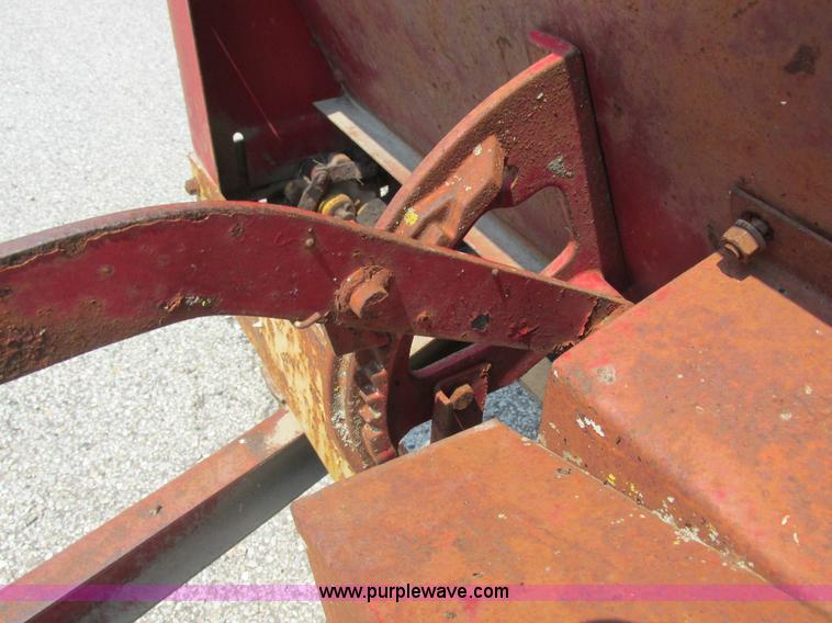 image for item H3283 New Holland 327 manure spreader