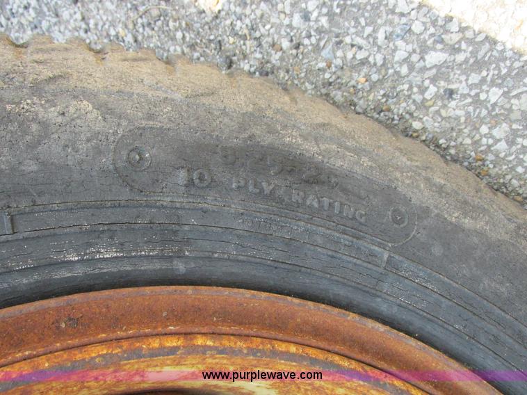 image for item H3283 New Holland 327 manure spreader