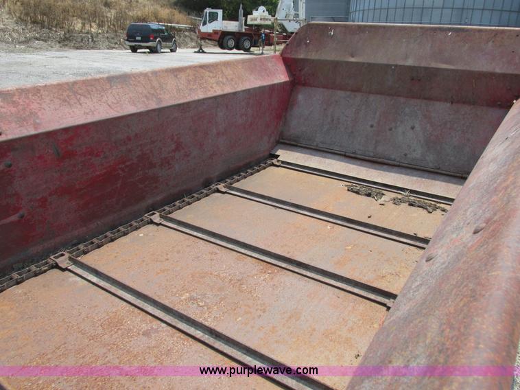 image for item H3283 New Holland 327 manure spreader