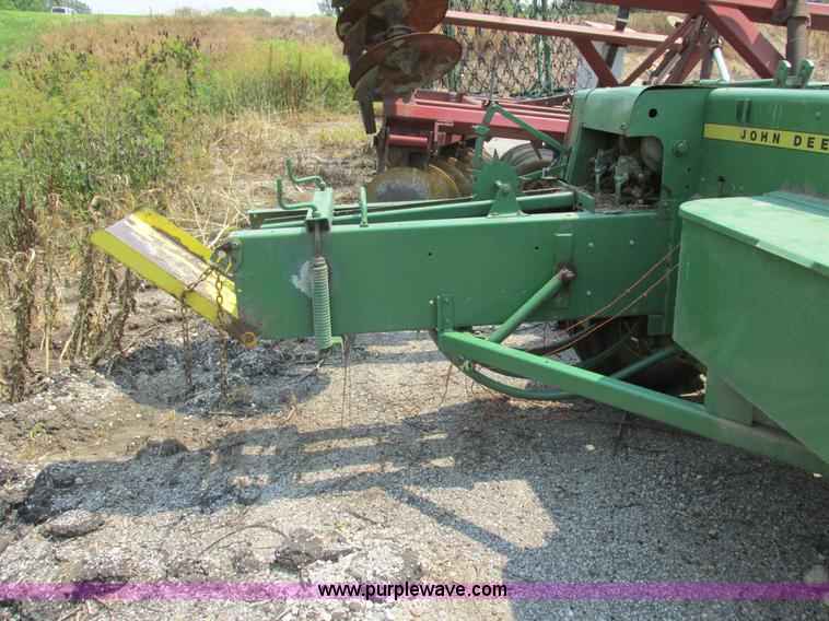 image for item H3284 John Deere 336 small square baler