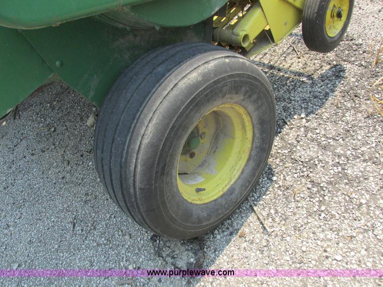 image for item H3284 John Deere 336 small square baler