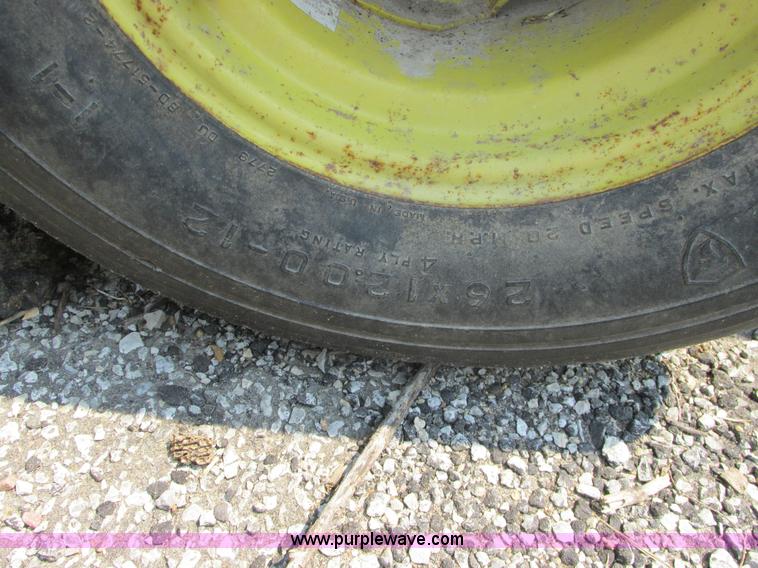 image for item H3284 John Deere 336 small square baler