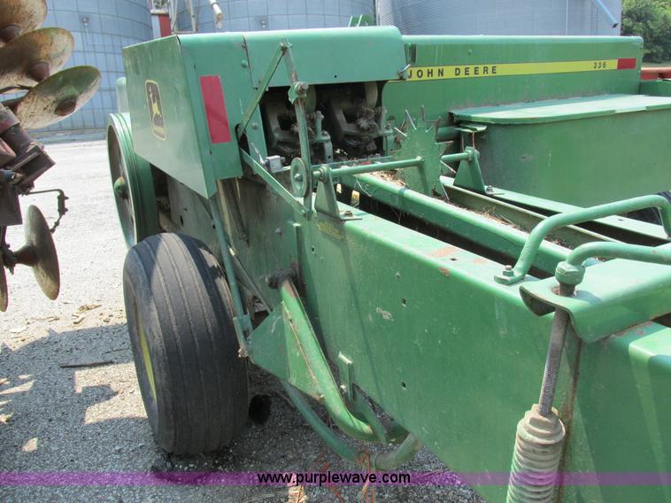 image for item H3284 John Deere 336 small square baler
