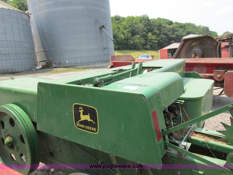 image for item H3284 John Deere 336 small square baler