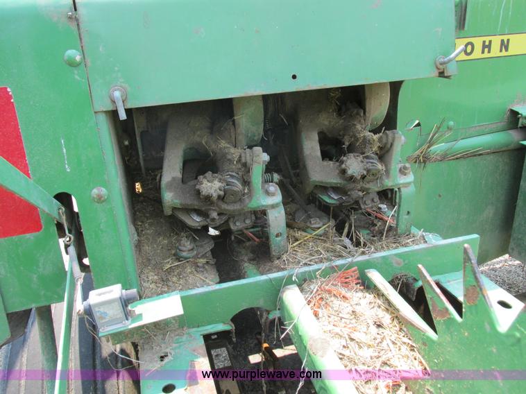 image for item H3284 John Deere 336 small square baler