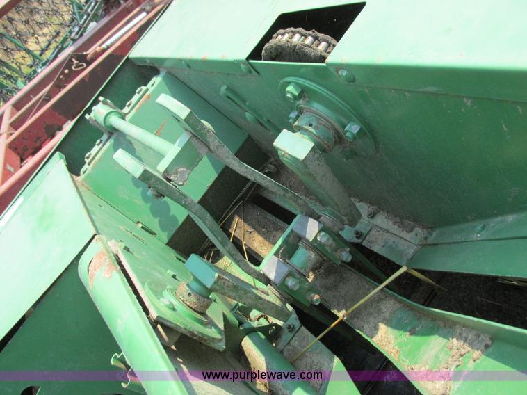 image for item H3284 John Deere 336 small square baler