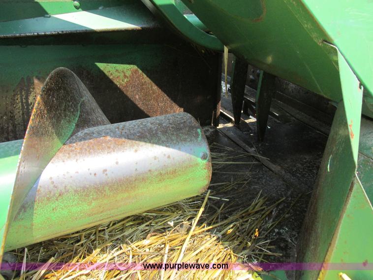 image for item H3284 John Deere 336 small square baler