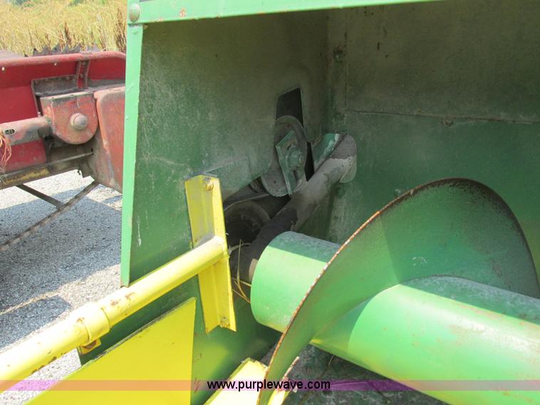 image for item H3284 John Deere 336 small square baler