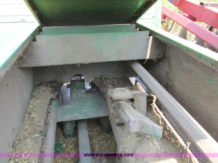 image for item H3284 John Deere 336 small square baler