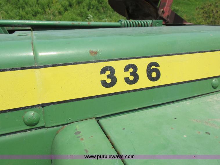image for item H3284 John Deere 336 small square baler