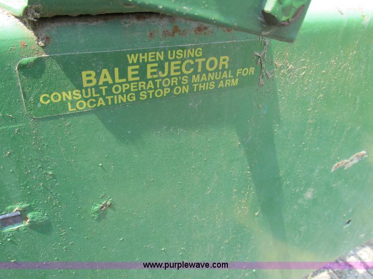 image for item H3284 John Deere 336 small square baler
