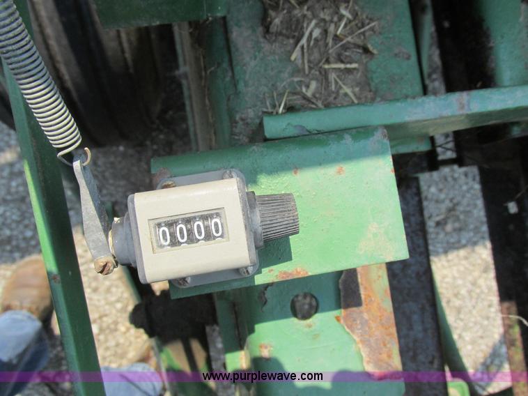 image for item H3284 John Deere 336 small square baler