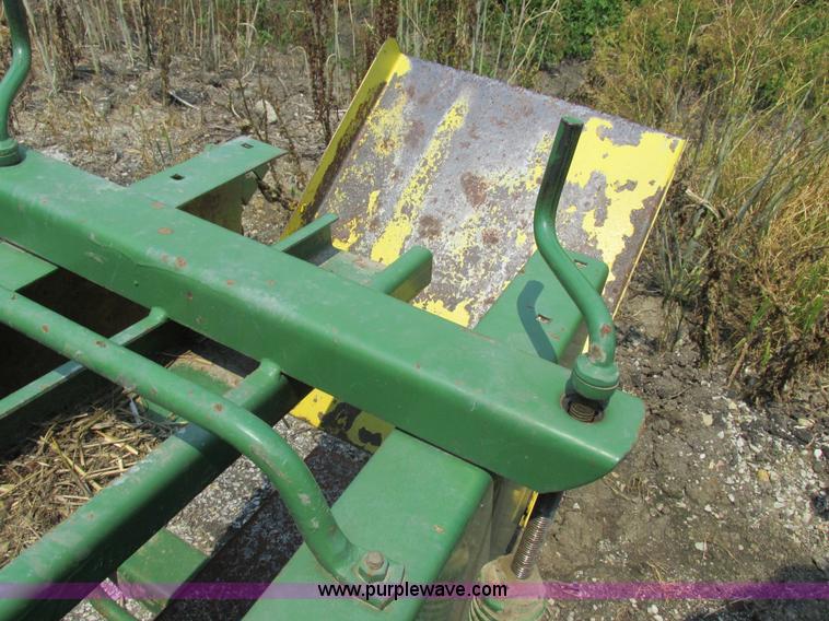 image for item H3284 John Deere 336 small square baler