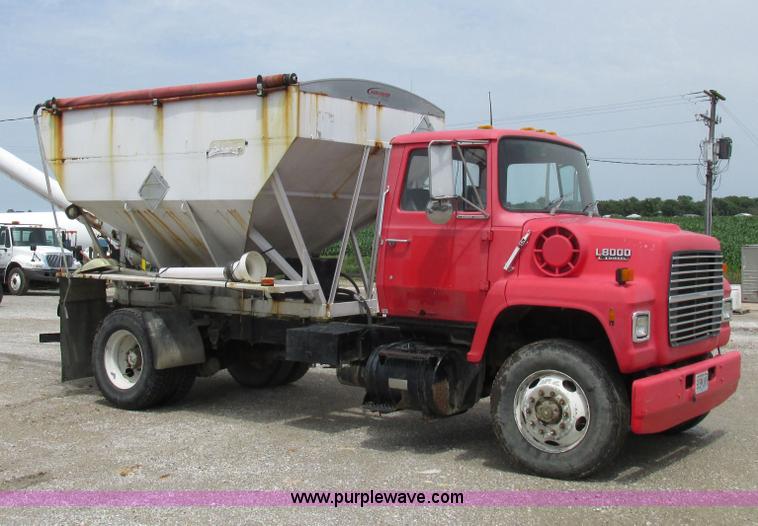 image for item H3299 1988 Ford L8000 grain truck