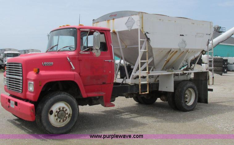 image for item H3299 1988 Ford L8000 grain truck