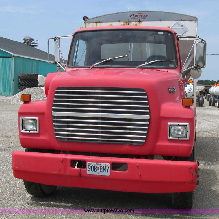 image for item H3299 1988 Ford L8000 grain truck