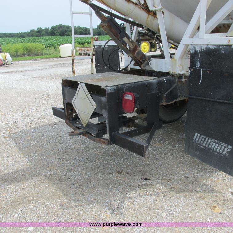 image for item H3299 1988 Ford L8000 grain truck