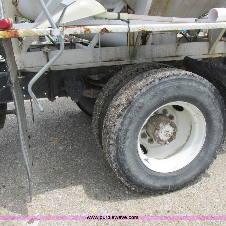 image for item H3299 1988 Ford L8000 grain truck