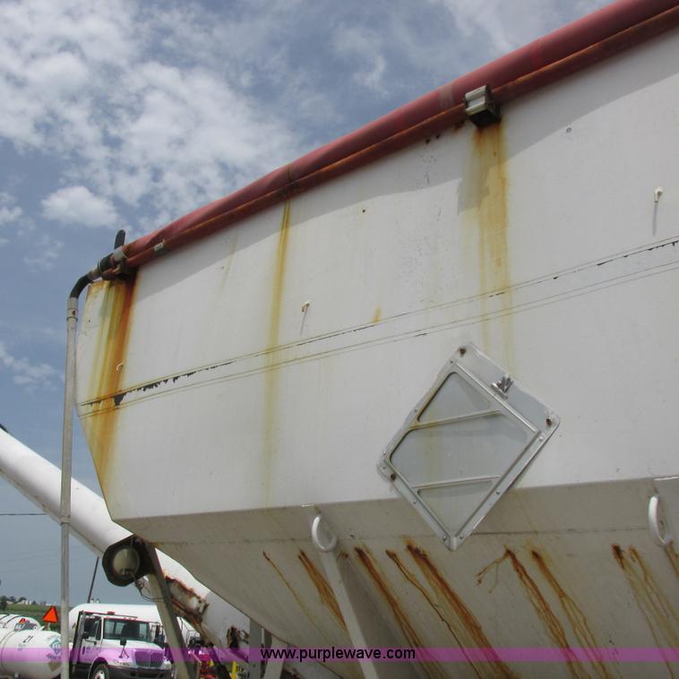 image for item H3299 1988 Ford L8000 grain truck