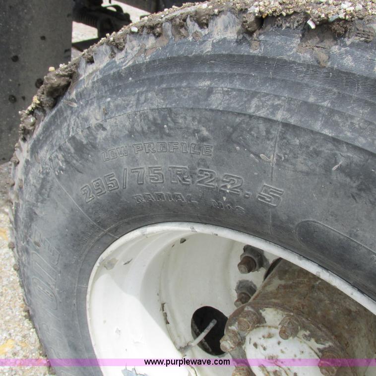 image for item H3299 1988 Ford L8000 grain truck