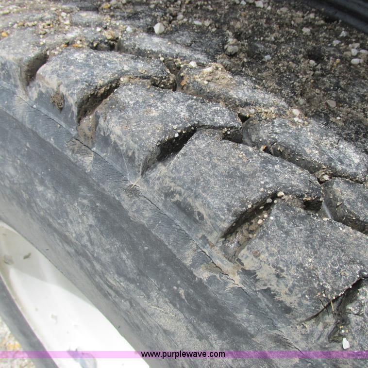 image for item H3299 1988 Ford L8000 grain truck