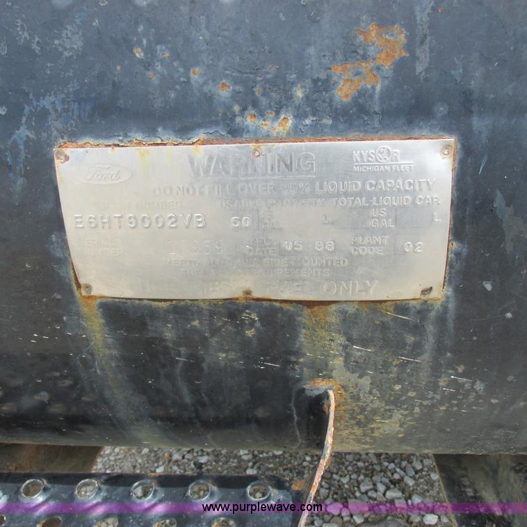 image for item H3299 1988 Ford L8000 grain truck