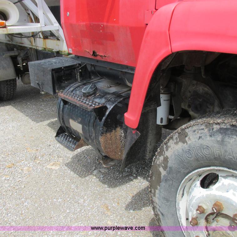 image for item H3299 1988 Ford L8000 grain truck