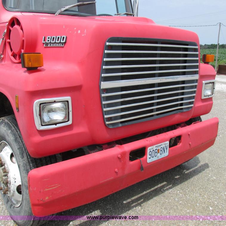 image for item H3299 1988 Ford L8000 grain truck