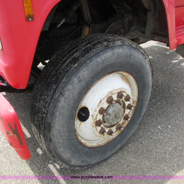 image for item H3299 1988 Ford L8000 grain truck