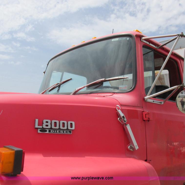 image for item H3299 1988 Ford L8000 grain truck
