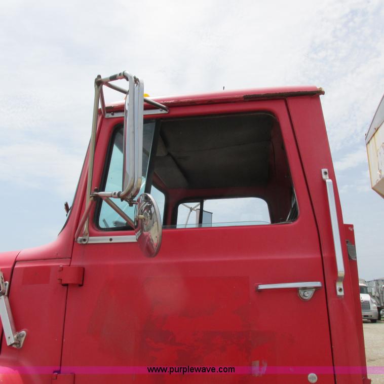 image for item H3299 1988 Ford L8000 grain truck