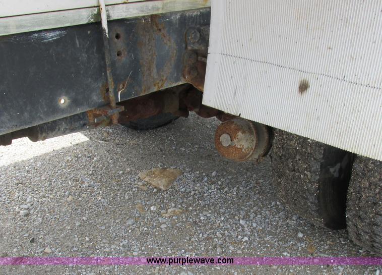 image for item H3299 1988 Ford L8000 grain truck